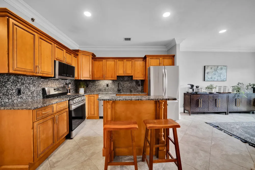 5 GRAND ST Weehawken, NJ 07086
