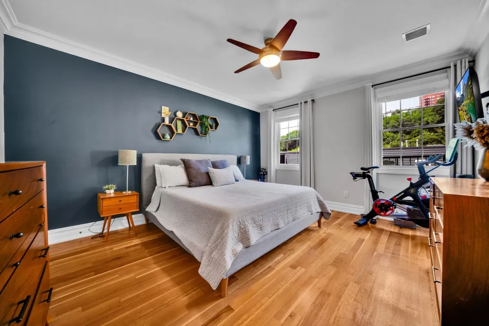 5 GRAND ST Weehawken, NJ 07086