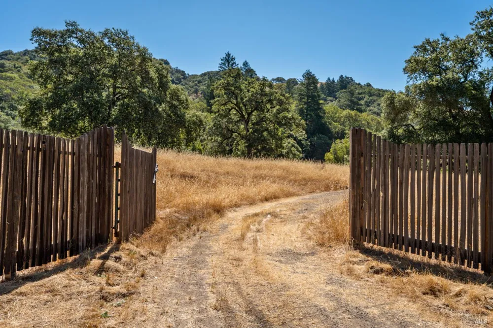 24051 Fig Tree Lane Yorkville, CA 95494