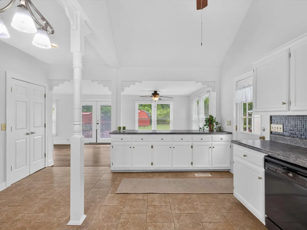 5011A Lascassas Pike Lascassas, TN 37085