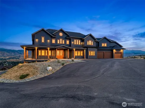 3900 Sky Crest