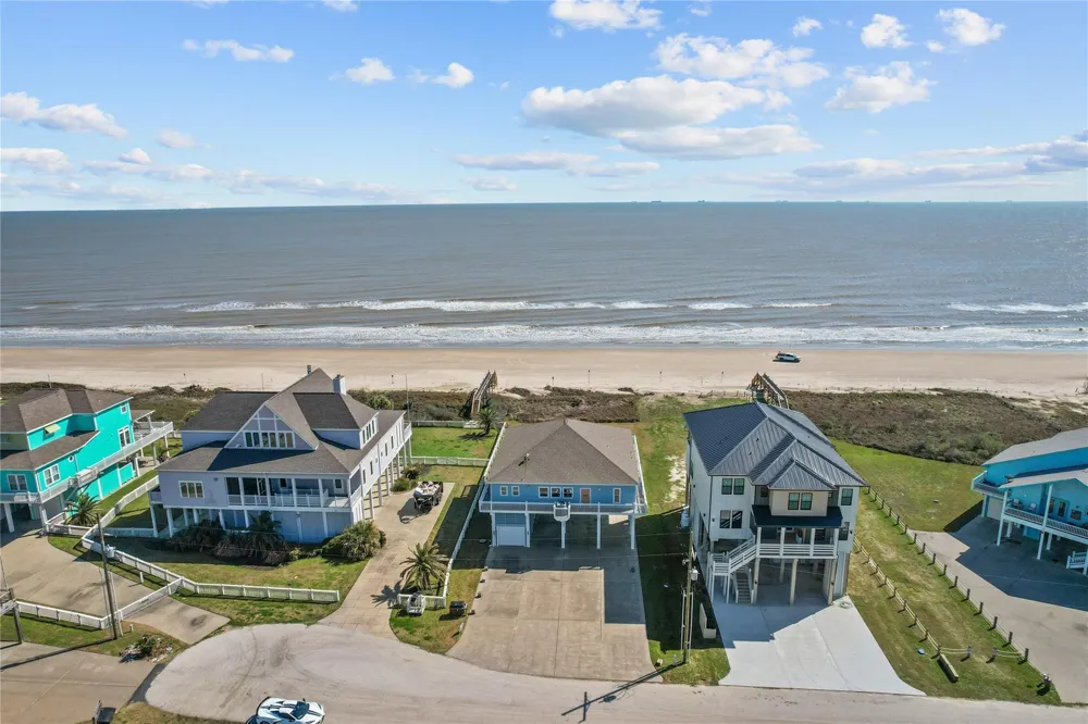 3026 Copacabana Drive Crystal Beach, TX 77650
