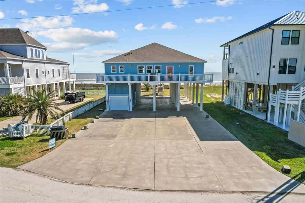 3026 Copacabana Drive Crystal Beach, TX 77650