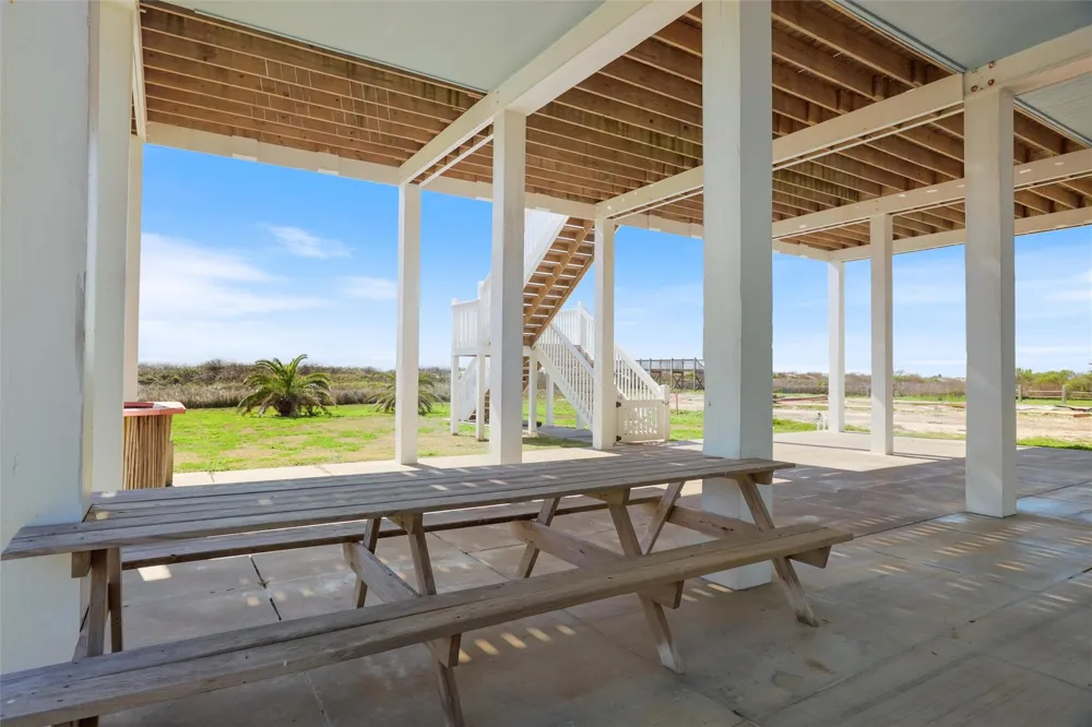 3026 Copacabana Drive Crystal Beach, TX 77650