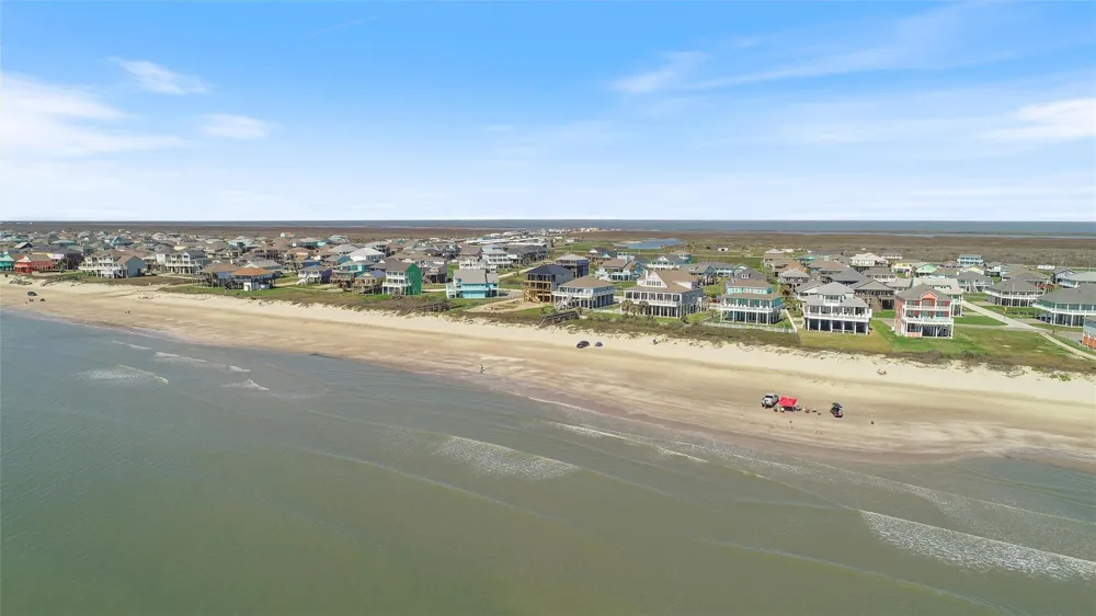 3026 Copacabana Drive Crystal Beach, TX 77650