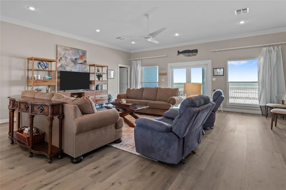 3026 Copacabana Drive Crystal Beach, TX 77650