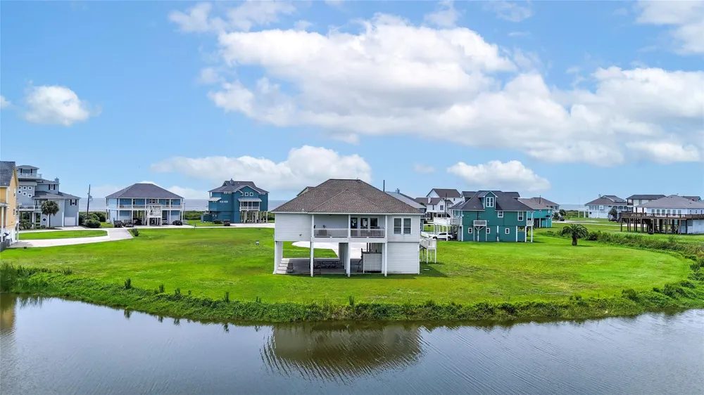 708 Cameron Circle Crystal Beach, TX 77650