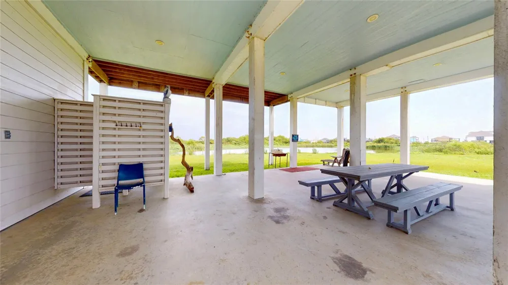 708 Cameron Circle Crystal Beach, TX 77650