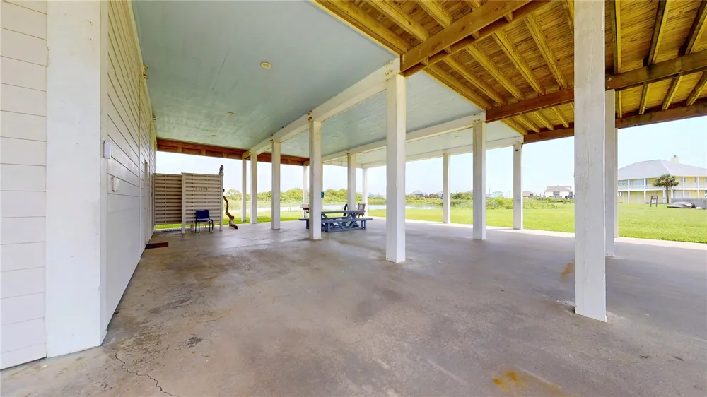 708 Cameron Circle Crystal Beach, TX 77650