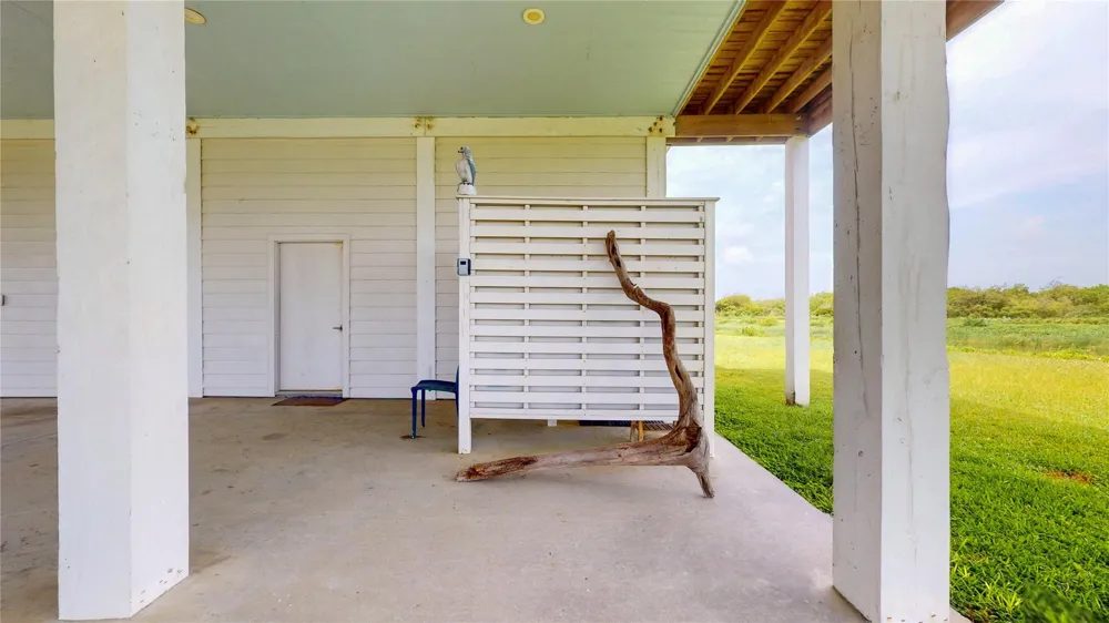 708 Cameron Circle Crystal Beach, TX 77650