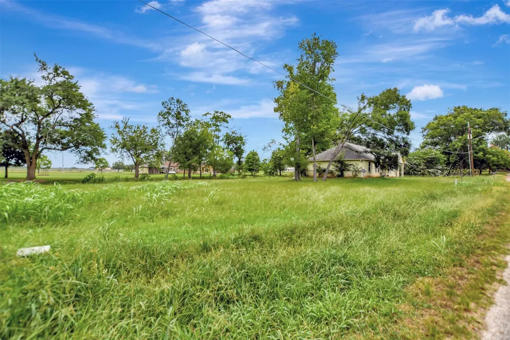 310 Heath Avenue Madisonville, TX 77864