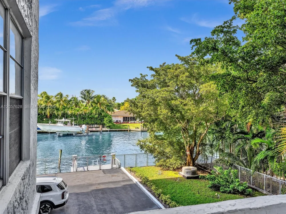 10000 W Bay Harbor Dr #201 Bay Harbor Islands, FL 33154