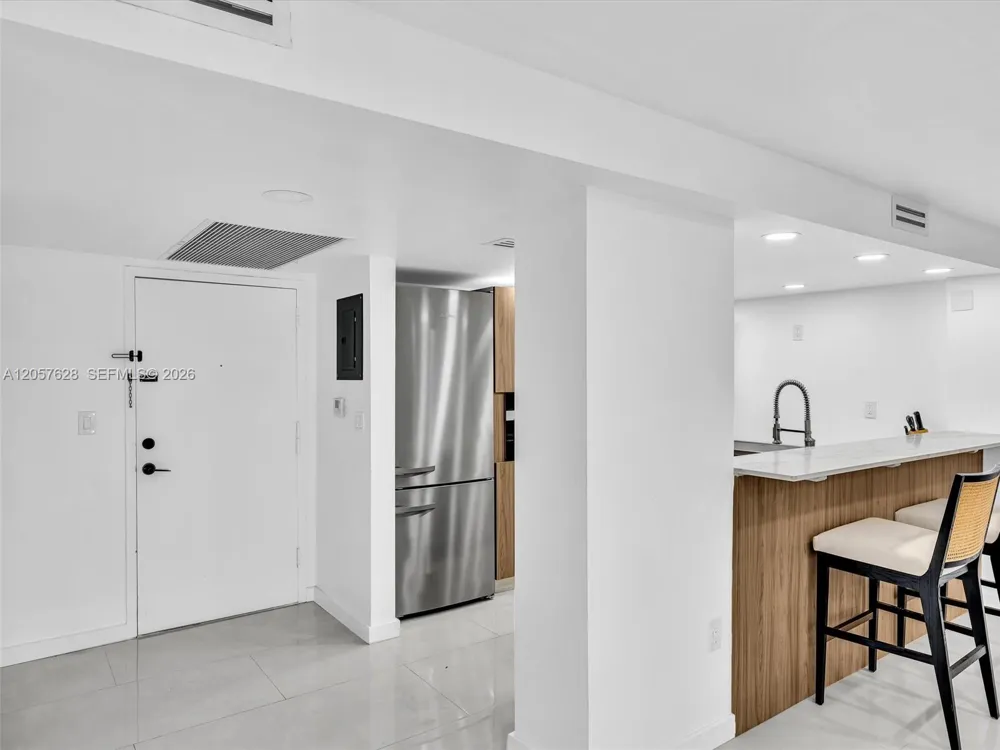 10000 W Bay Harbor Dr #201 Bay Harbor Islands, FL 33154