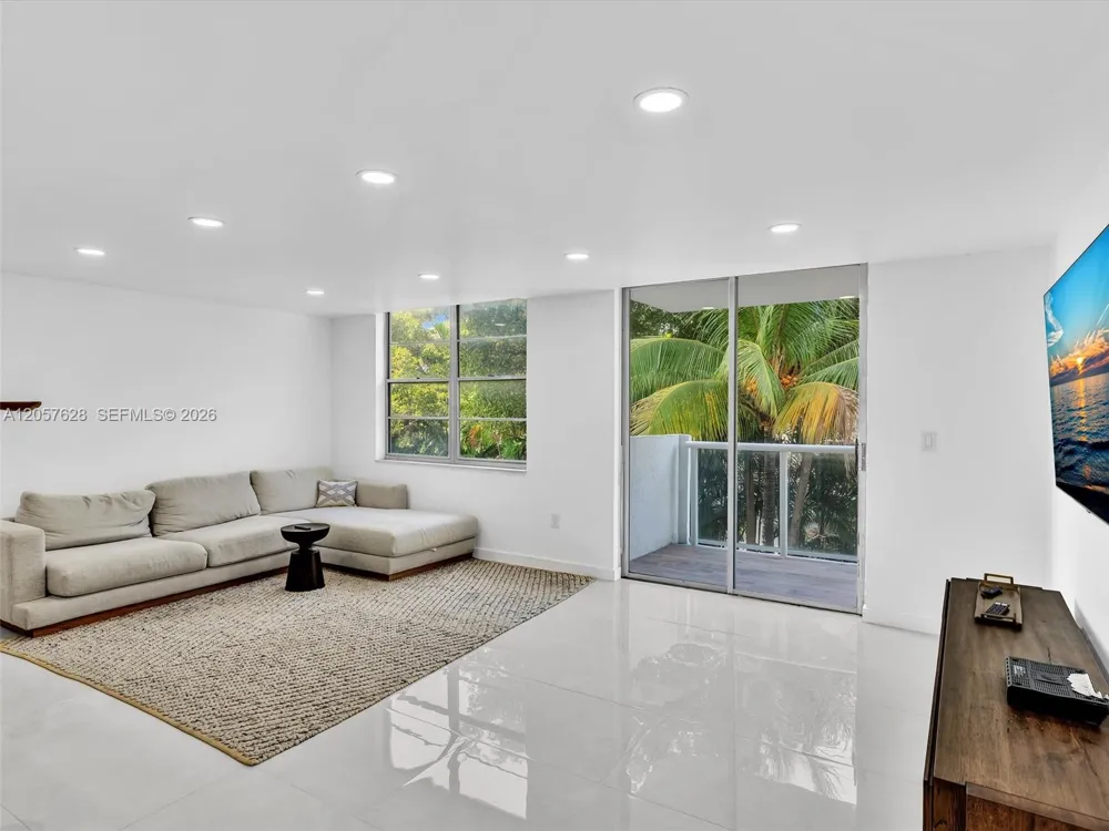 10000 W Bay Harbor Dr #201 Bay Harbor Islands, FL 33154