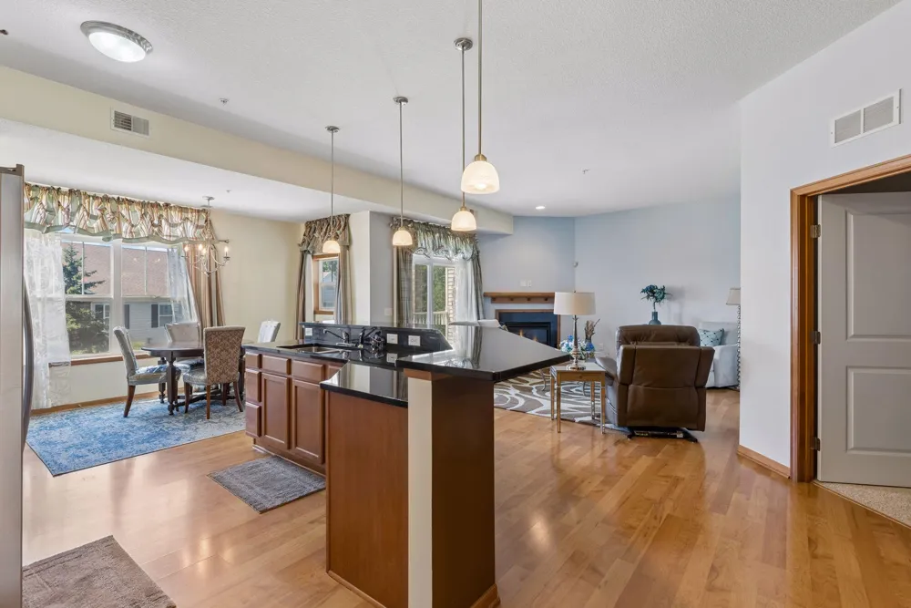 1244 County Road D E #102 Maplewood, MN 55109