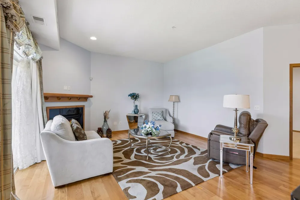 1244 County Road D E #102 Maplewood, MN 55109