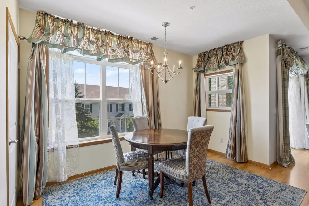 1244 County Road D E #102 Maplewood, MN 55109