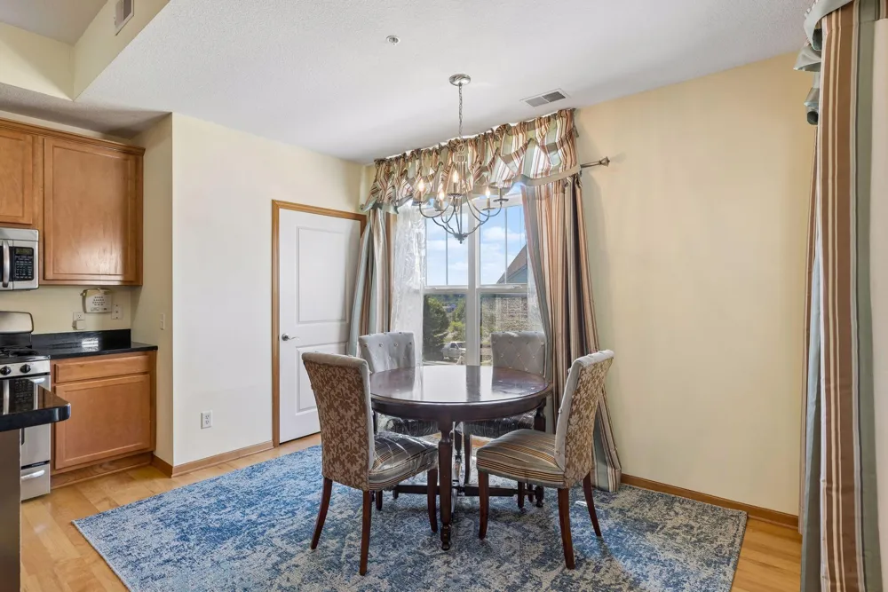 1244 County Road D E #102 Maplewood, MN 55109