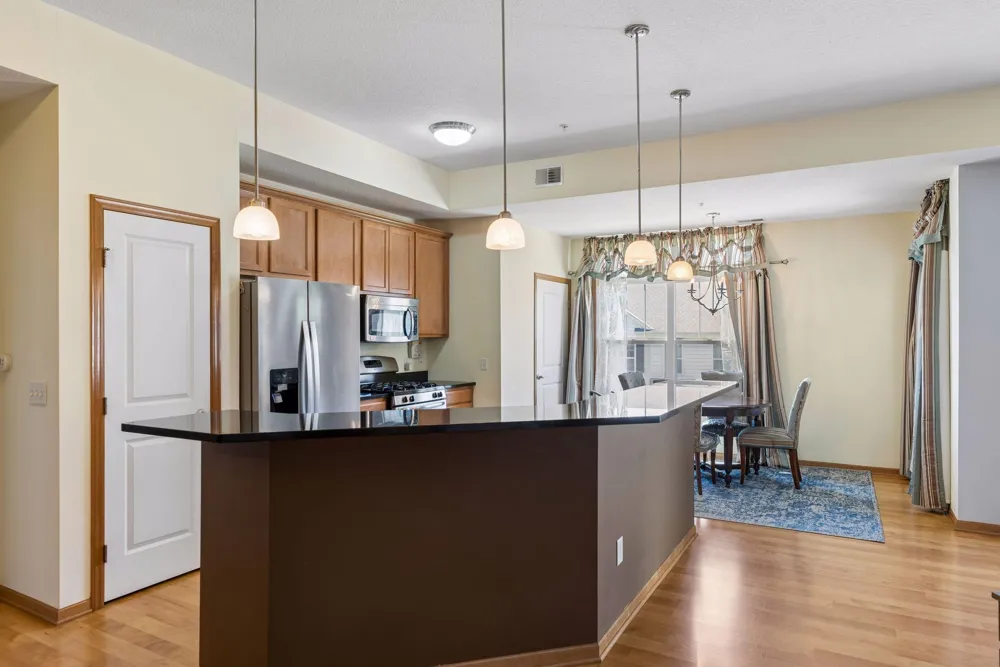 1244 County Road D E #102 Maplewood, MN 55109