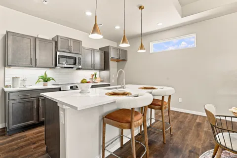 1046 36th Street W