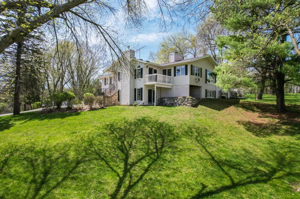 2211 Lenwood Drive SW Rochester, MN 55902