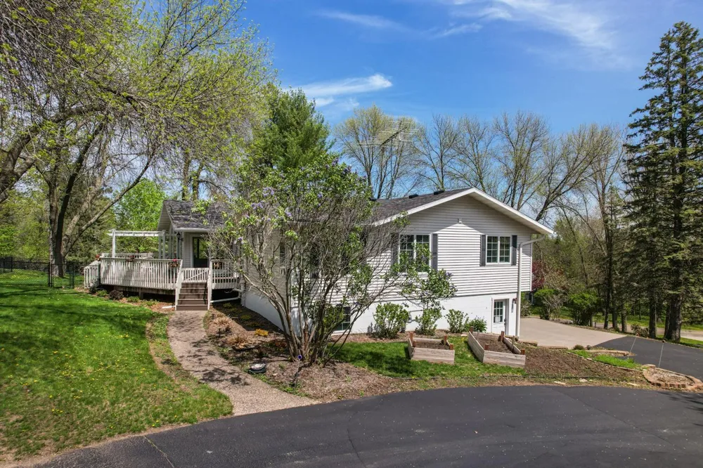 2211 Lenwood Drive SW Rochester, MN 55902