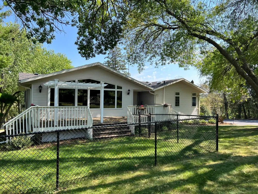 2211 Lenwood Drive SW Rochester, MN 55902