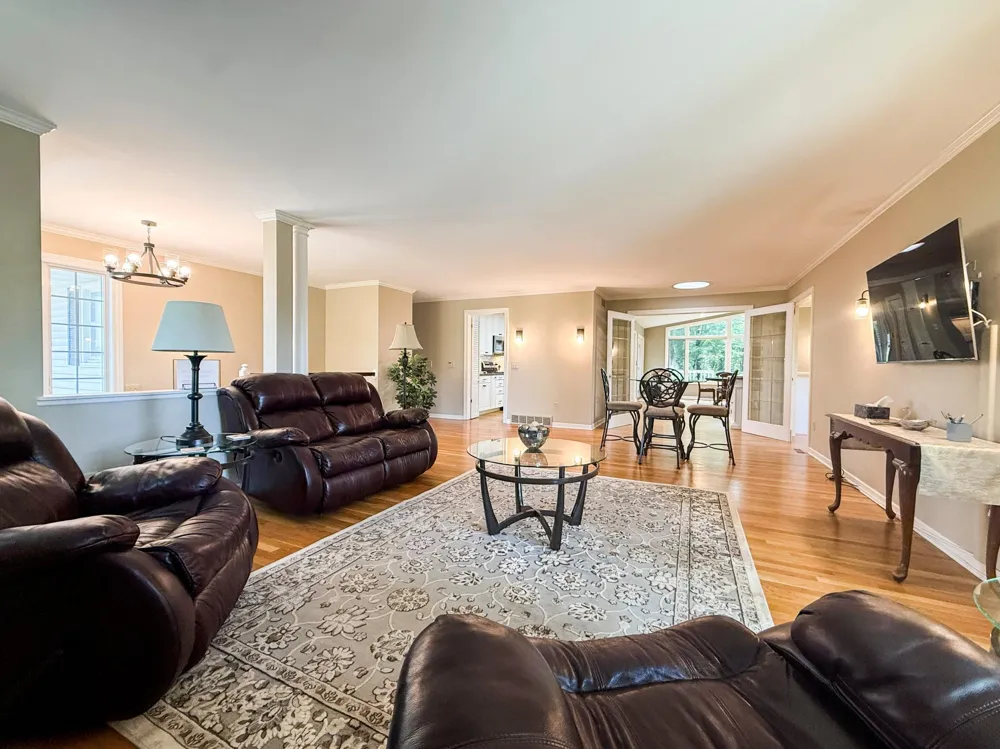 2211 Lenwood Drive SW Rochester, MN 55902