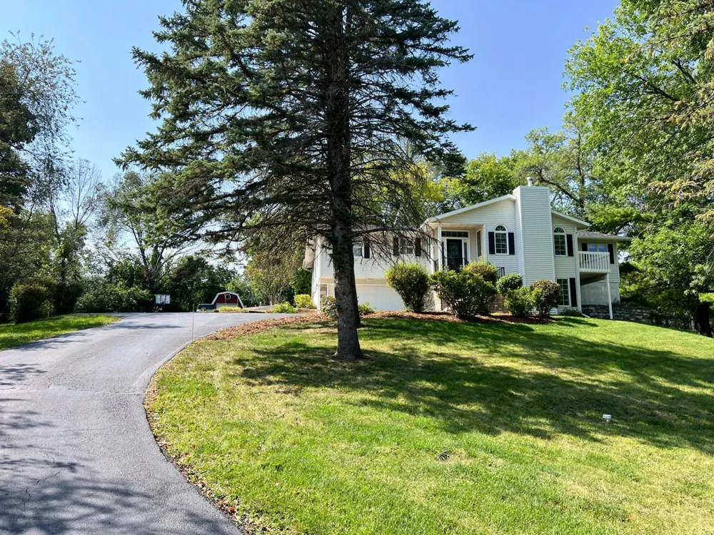 2211 Lenwood Drive SW Rochester, MN 55902