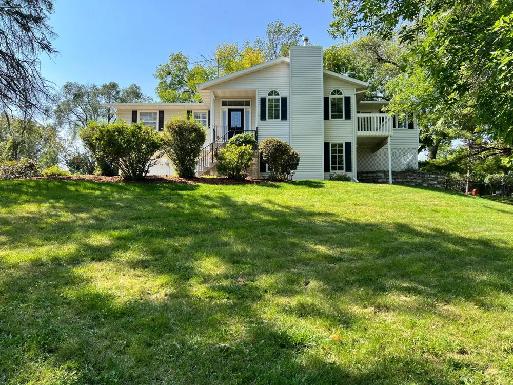 2211 Lenwood Drive SW Rochester, MN 55902