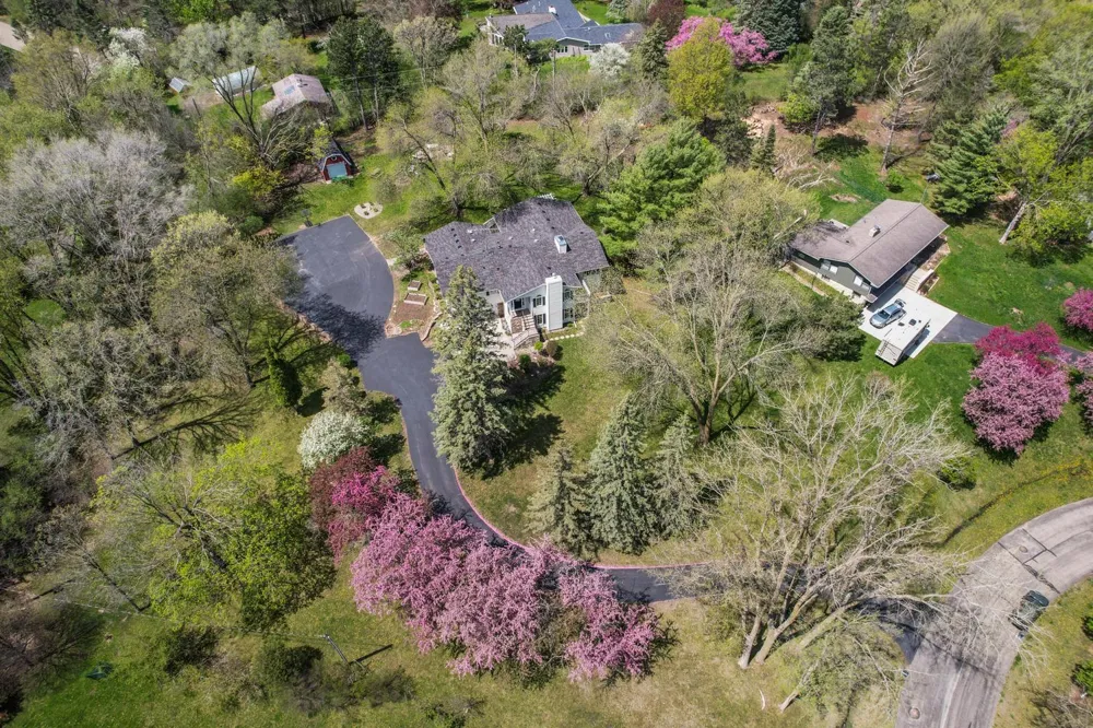 2211 Lenwood Drive SW Rochester, MN 55902