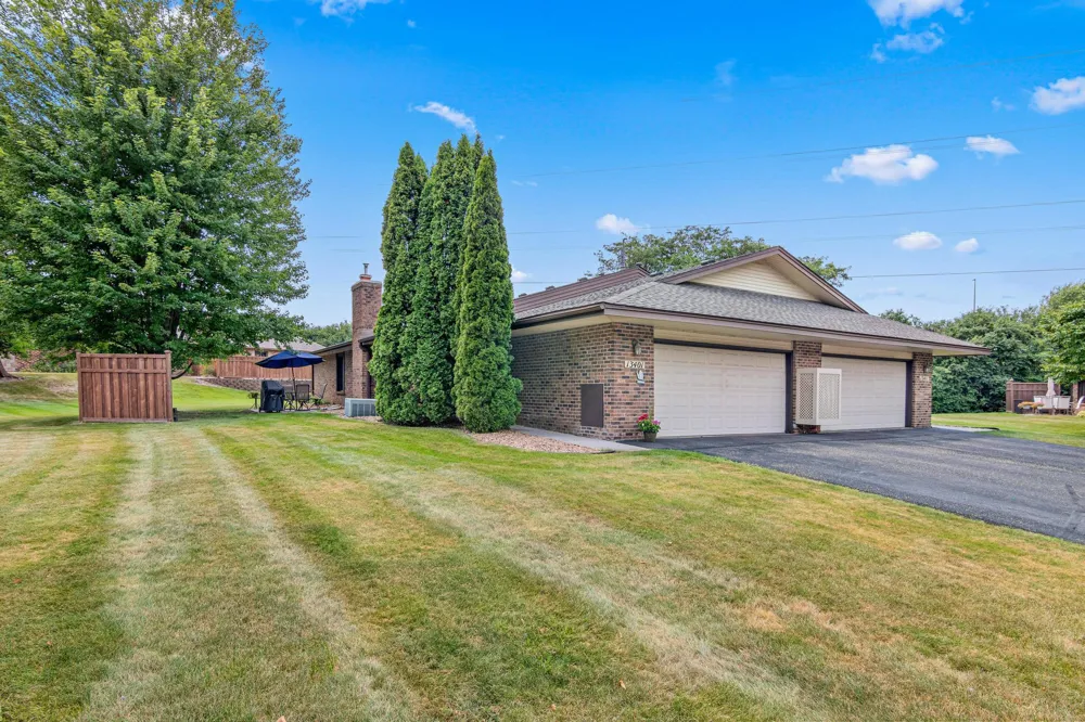 13401 Pepperwood Circle Minnetonka, MN 55305