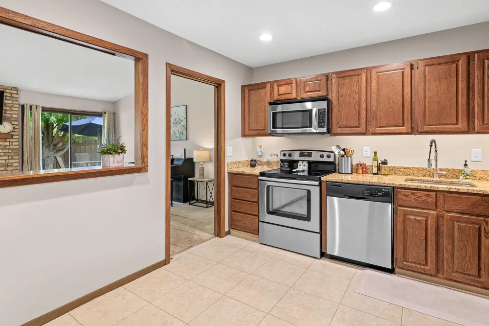 13401 Pepperwood Circle Minnetonka, MN 55305