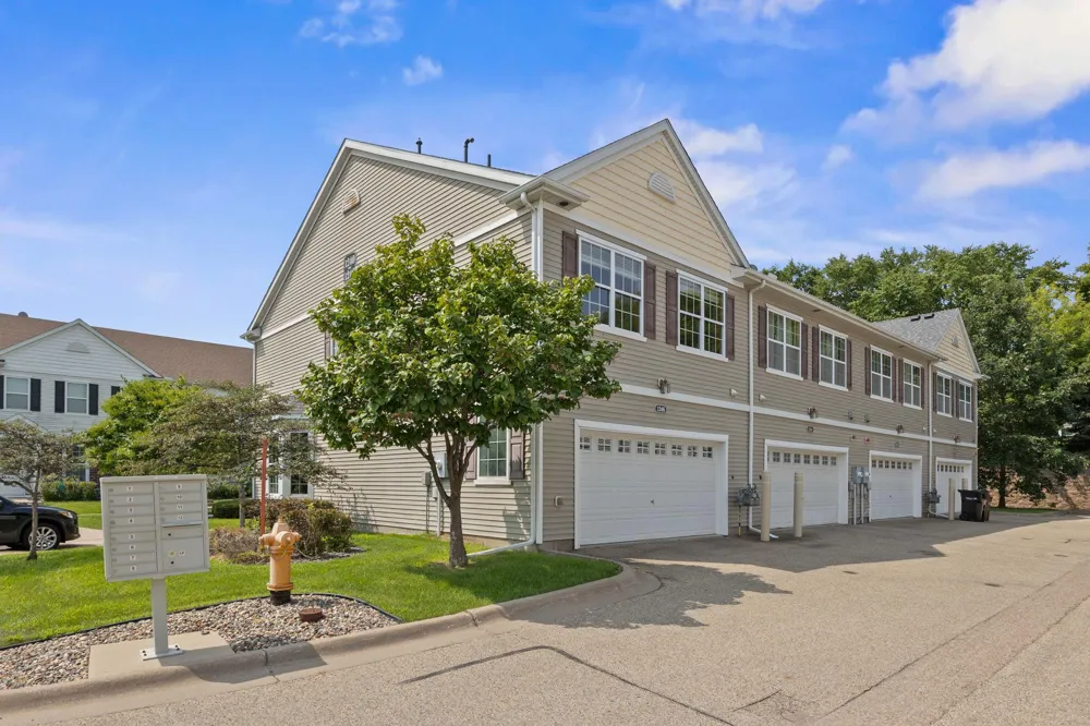 1246 Chateau Avenue #409 Maplewood, MN 55109