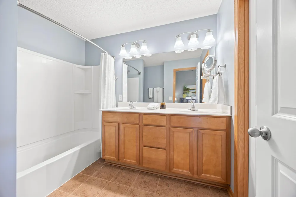 1246 Chateau Avenue #409 Maplewood, MN 55109