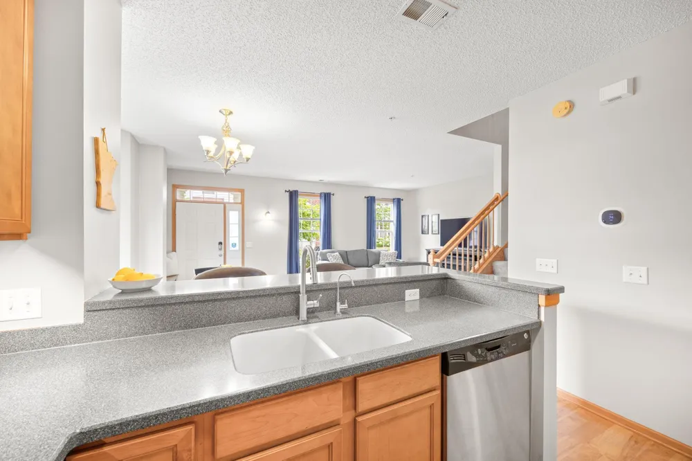 1246 Chateau Avenue #409 Maplewood, MN 55109
