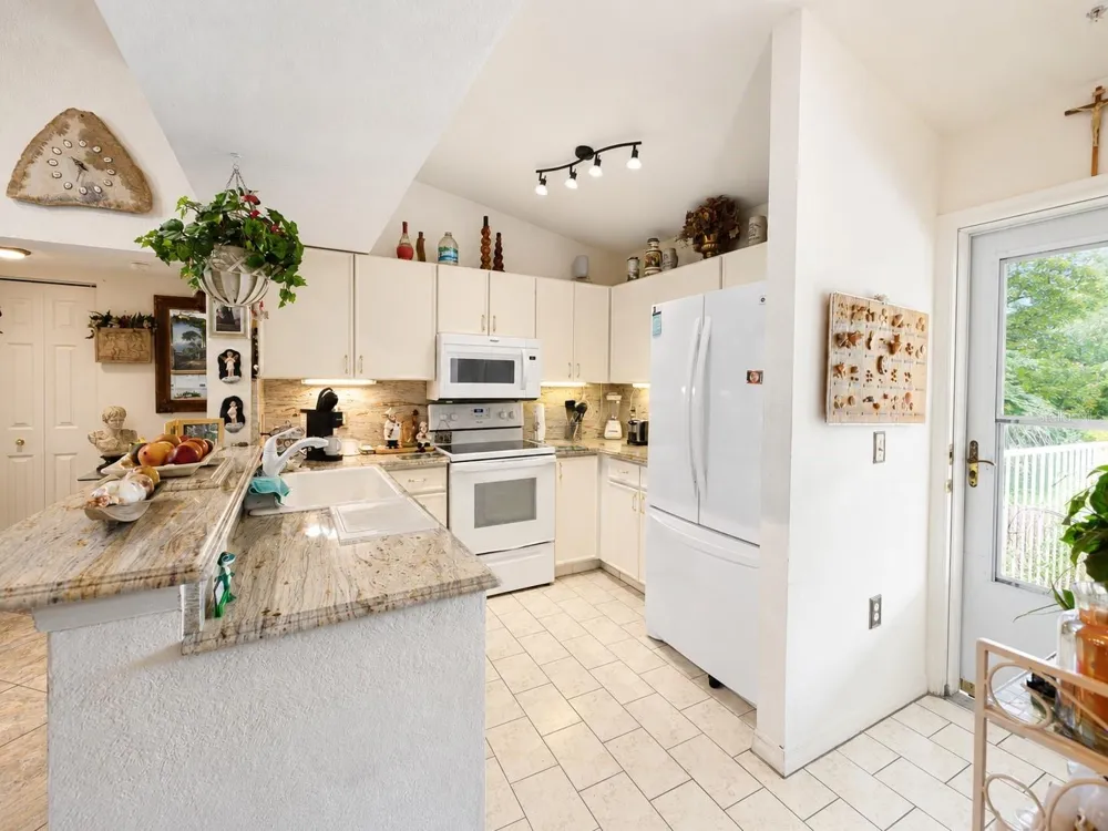 8294 KEY ROYAL CIRCLE #1631 Naples, FL 34119