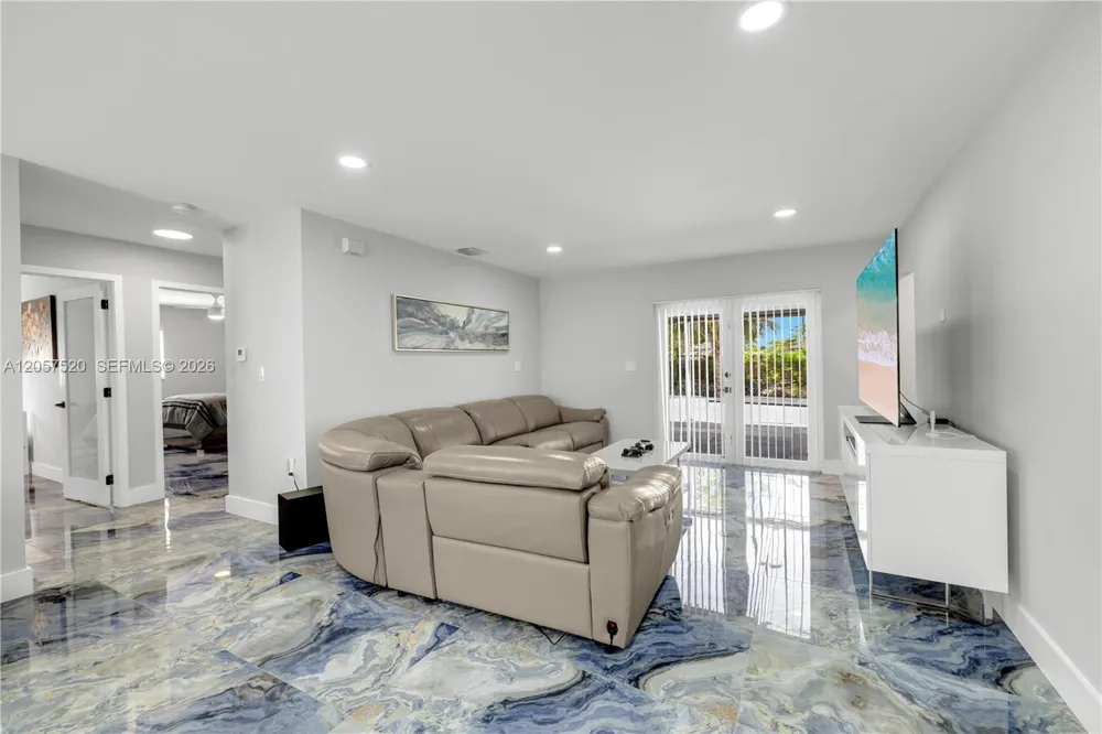 10350 SW 48th St #A Miami, FL 33165