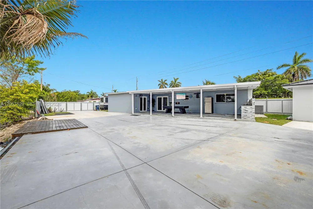 10350 SW 48th St #A Miami, FL 33165