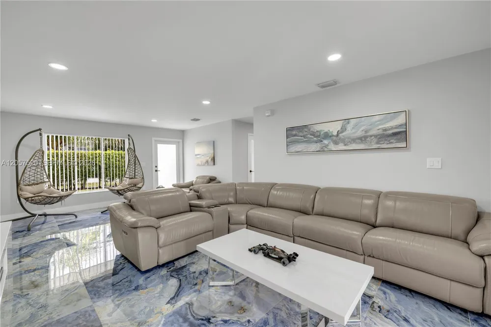10350 SW 48th St #A Miami, FL 33165