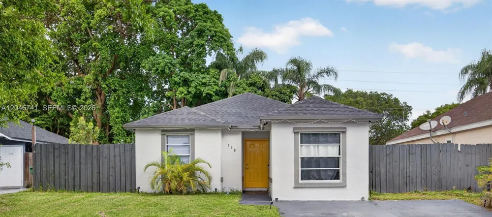 738 SW 7th Ter Florida City, FL 33034