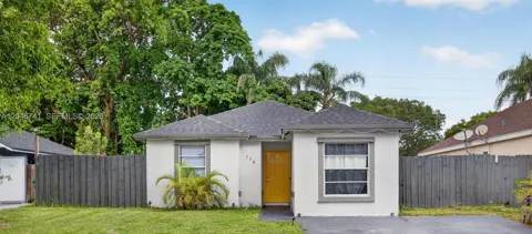 738 SW 7th Ter