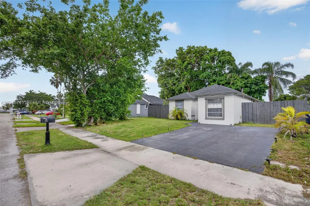 738 SW 7th Ter Florida City, FL 33034
