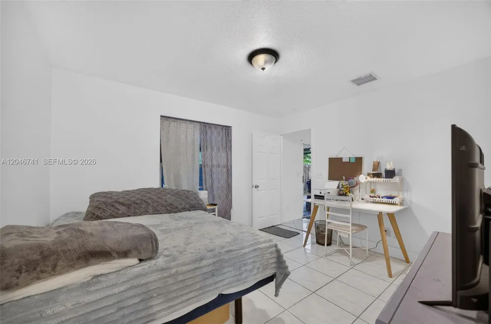 738 SW 7th Ter Florida City, FL 33034