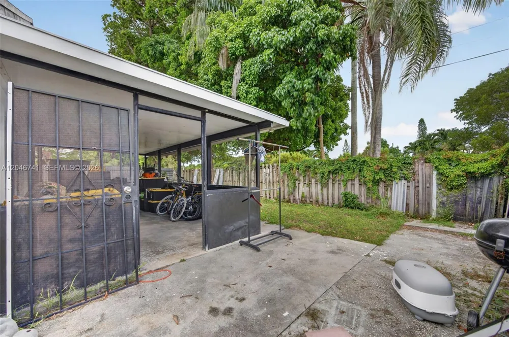 738 SW 7th Ter Florida City, FL 33034