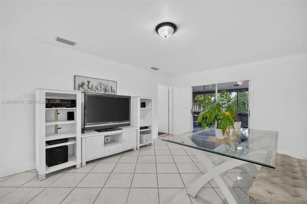 738 SW 7th Ter Florida City, FL 33034