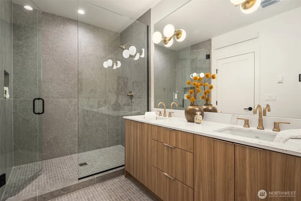 614 5th Avenue S #C108 Edmonds, WA 98020