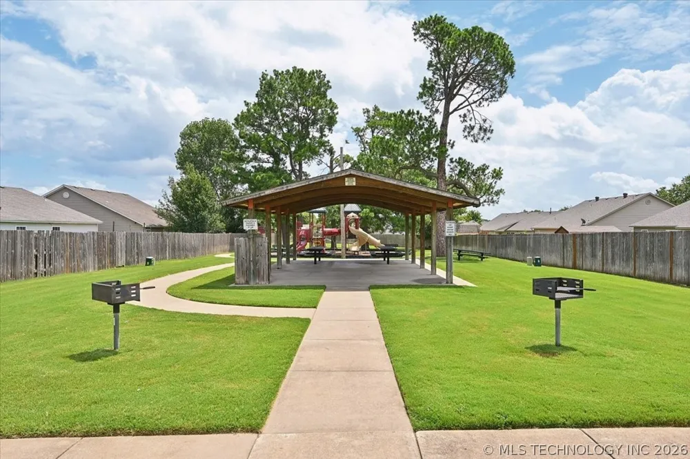 63 W Fairlane Drive Sapulpa, OK 74066