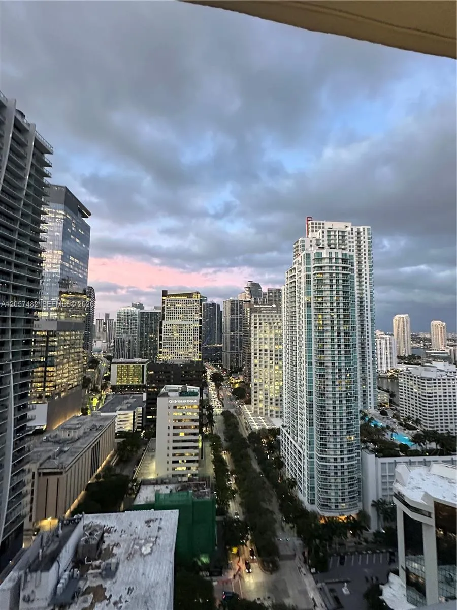 1060 E BRICKELL AV #3001 Miami, FL 33131