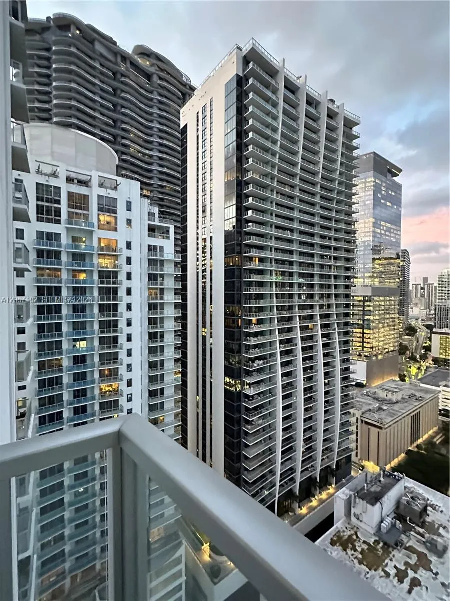 1060 E BRICKELL AV #3001 Miami, FL 33131